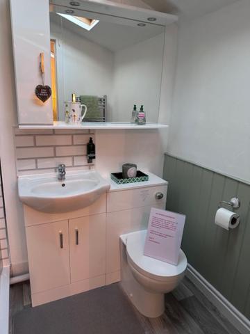 Bed and Breakfast The Little Garden Hideaway With Stunning Sea Views And Garden Holyhead Esterno foto