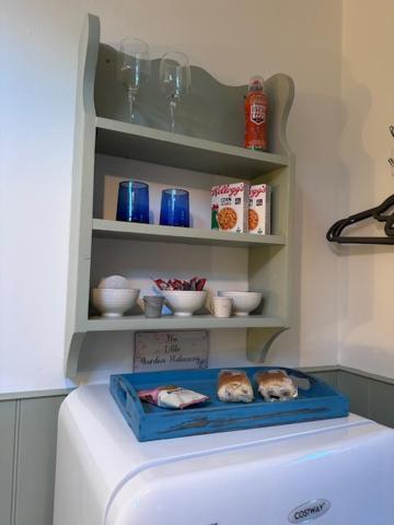 Bed and Breakfast The Little Garden Hideaway With Stunning Sea Views And Garden Holyhead Esterno foto